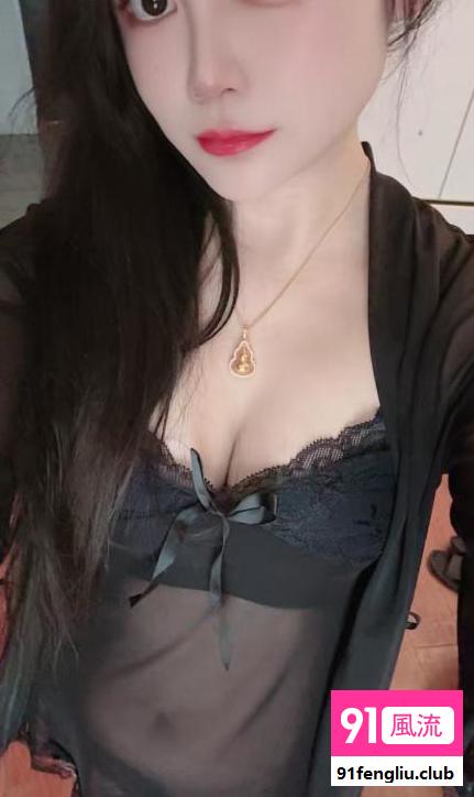 肤白风骚小骚货